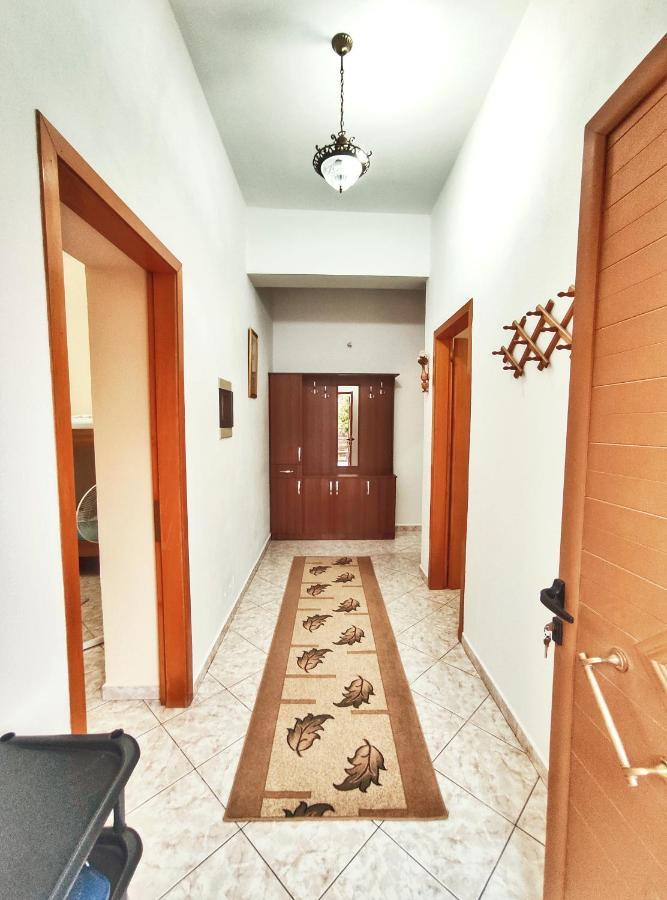 Artur'S Apartment Гірокастра Екстер'єр фото